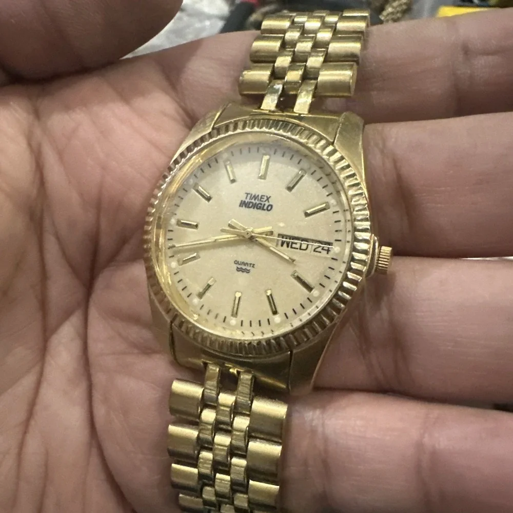 Works Vintage Timex President Quartz Mens Day/Date Gold Tone 35mm Watch Fit 8in